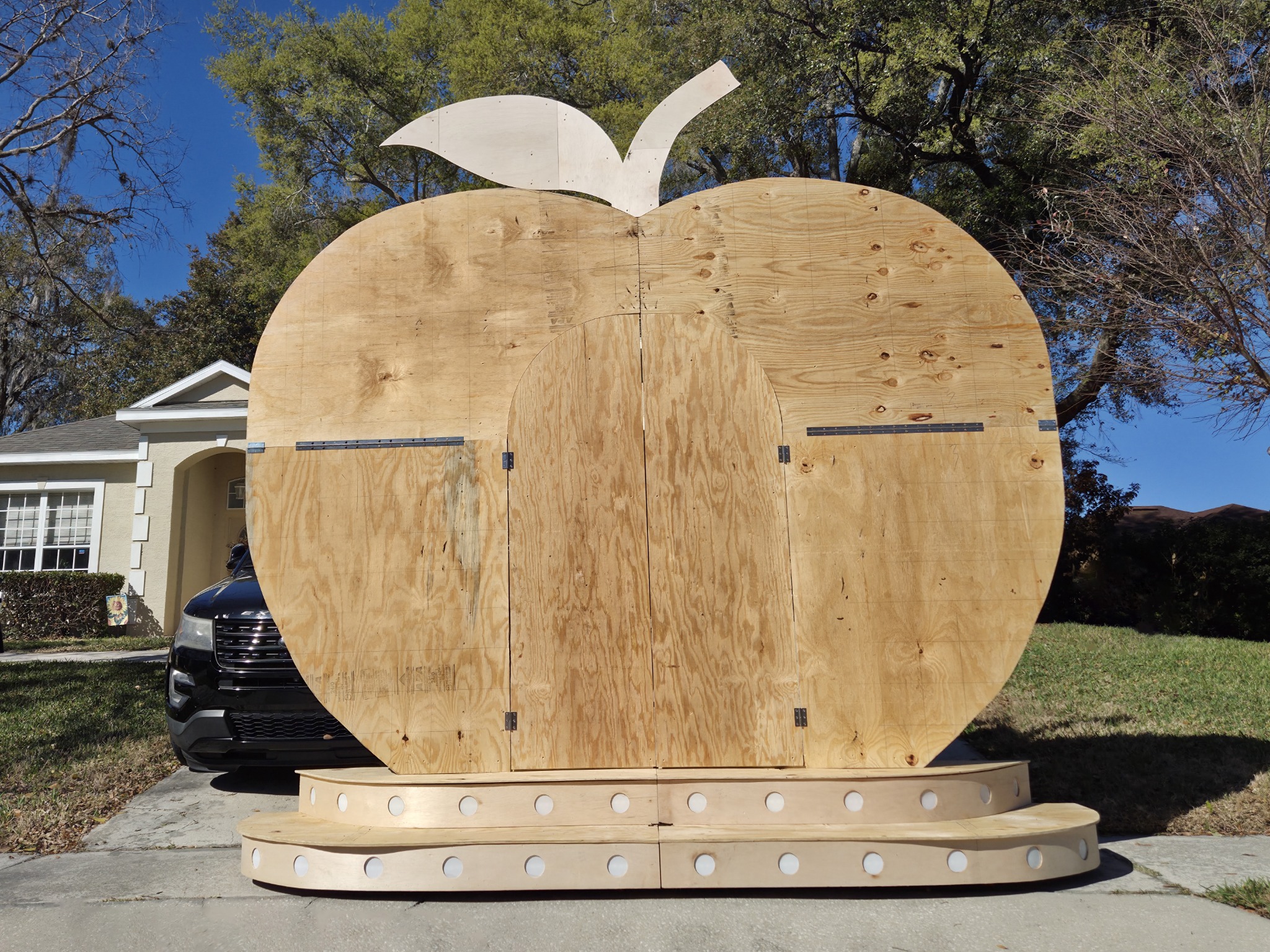 Bare wooden apple stage prop
